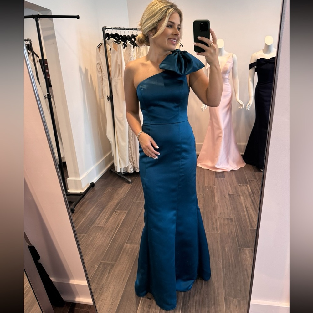 WToo Amelia One Shoulder Bow Gown in Azure Tide s. 10